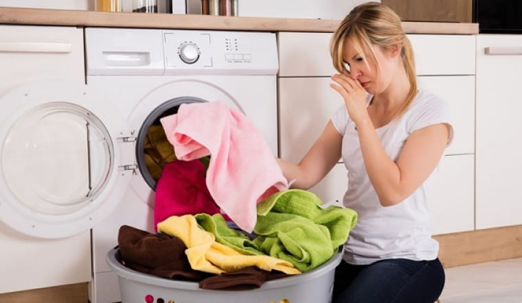 10 mẹo chống ẩm mốc quần áo mùa thu hiệu quả, dễ làm tại nhà