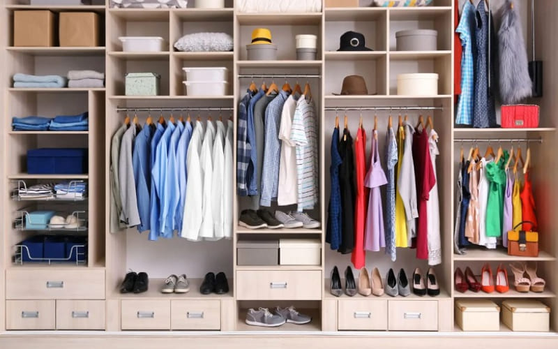 Đảm bảo quần áo khô 100% trước khi cất Đảm bảo quần áo khô 100% trước khi cất