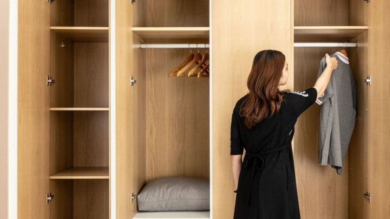 Vệ sinh và thông khí tủ quần áo định kỳ Vệ sinh và thông khí tủ quần áo định kỳ