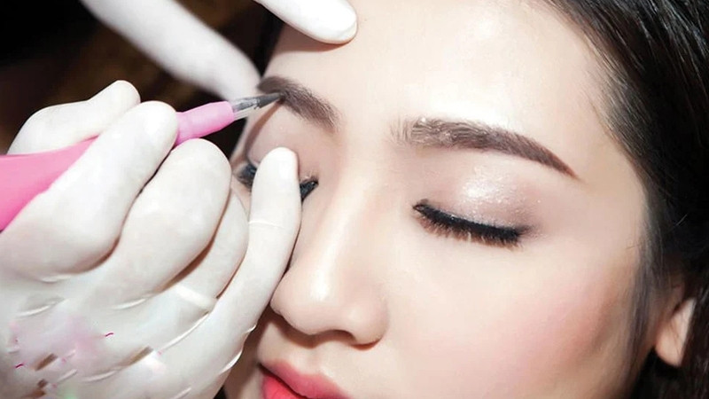 Điêu khắc chân mày là lựa chọn tuyệt vời cho người mệnh Thổ