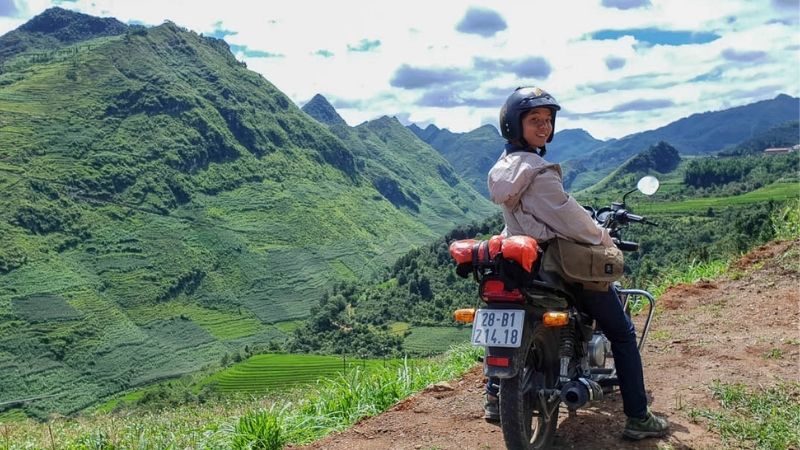 Đi xe máy là lựa chọn thú vị để khám phá bản làng