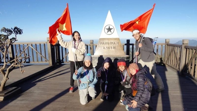 Bạn có thể chinh phục Fansipan bằng cáp treo