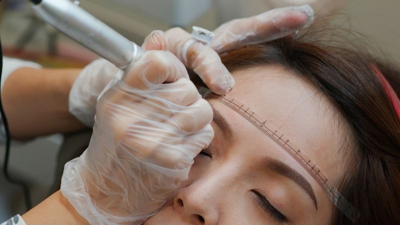 Chi phí điêu khắc lông mày phong thủy tùy thuộc công nghệ và tay nghề