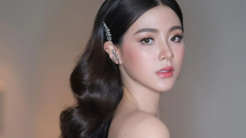 Lông mày cong gắn liền với sự thông minh, khéo léo và tinh tế