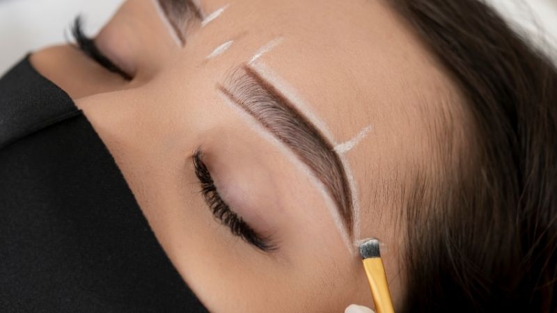 Định hình khuôn mày theo tỉ lệ vàng giúp dáng mày chuẩn và cân đối Định hình khuôn mày theo tỉ lệ vàng giúp dáng mày chuẩn và cân đối