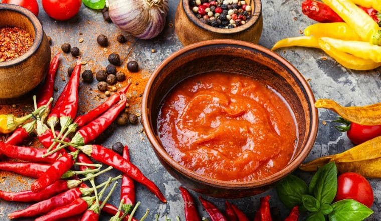 Ăn chay có được ăn tương ớt không? Giải đáp chi tiết và lưu ý