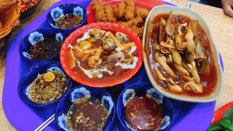 Món ăn tại Ốc Hạnh