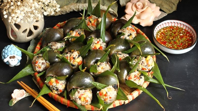 Ốc nhồi thịt hấp lá gừng