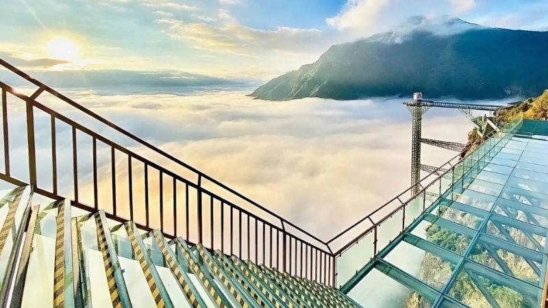 Cầu kính Rồng Mây