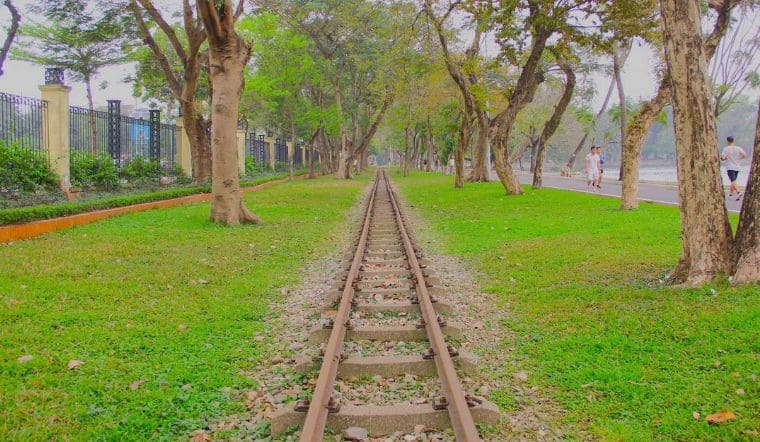 Công viên Thống Nhất mùa thu: Vẻ đẹp yên bình giữa lòng Hà Nội