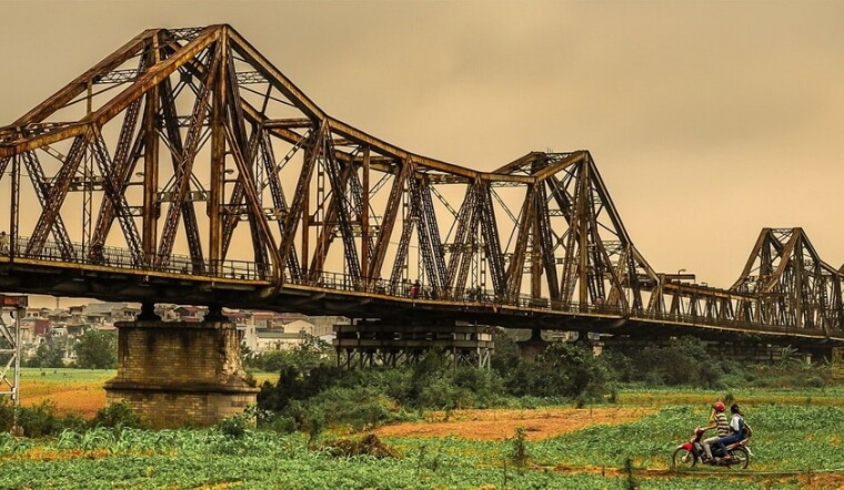 Cầu Long Biên mùa thu có gì đẹp? Khám phá 5 trải nghiệm độc đáo