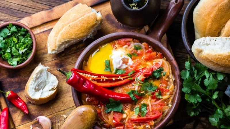 Ăn cay không gây mụn trực tiếp nhưng có thể làm da dễ bít tắc