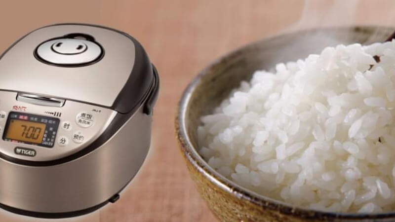 Rưới nước và đậy nắp - Cách làm truyền thống
