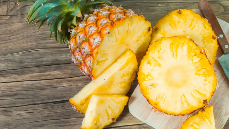 Dứa chứa enzyme bromelain hỗ trợ trao đổi chất
