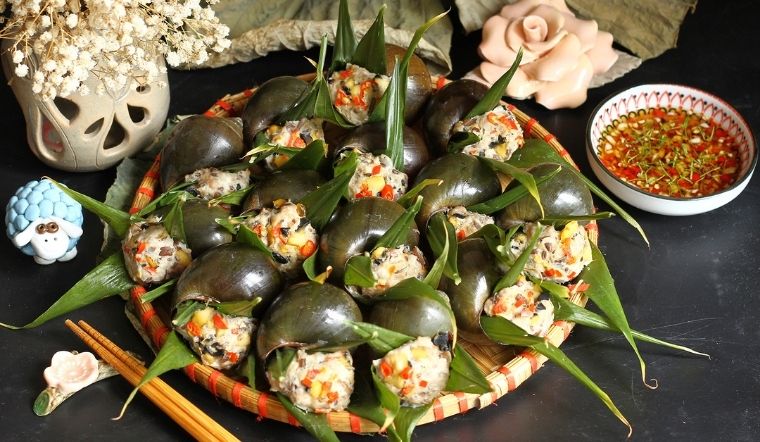 Thử làm ốc nhồi thịt hấp lá gừng ấm bụng trời se lạnh