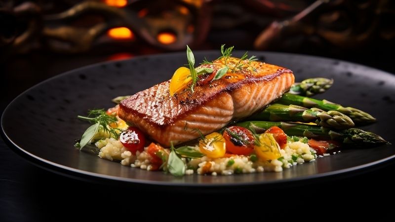 Cá hồi và rau củ cân bằng dinh dưỡng, hỗ trợ giảm cân Cá hồi và rau củ cân bằng dinh dưỡng, hỗ trợ giảm cân