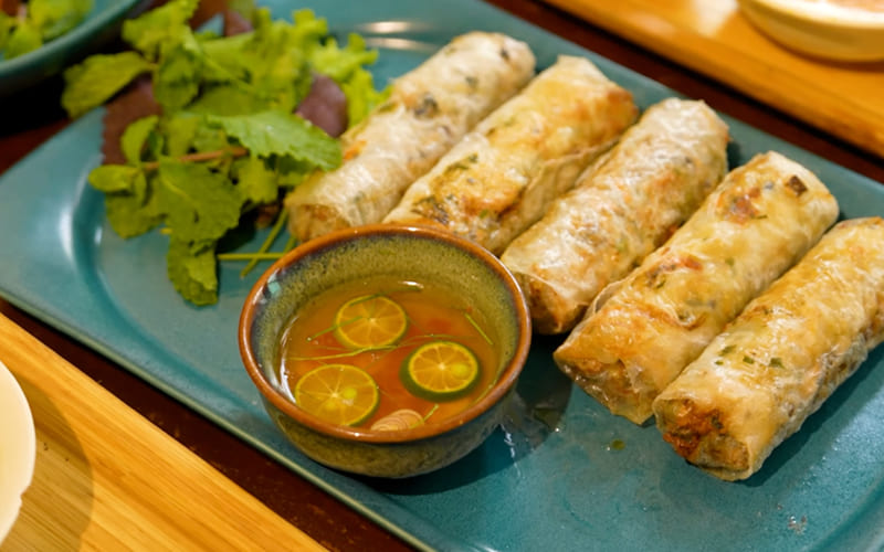 Thưởng thức món Nem ốc Hà Nội Thưởng thức món Nem ốc Hà Nội