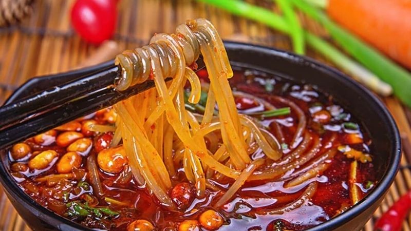 Miến Trùng Khánh có thể mua tại siêu thị, cửa hàng tiện lợi hoặc các sàn thương mại điện tử
