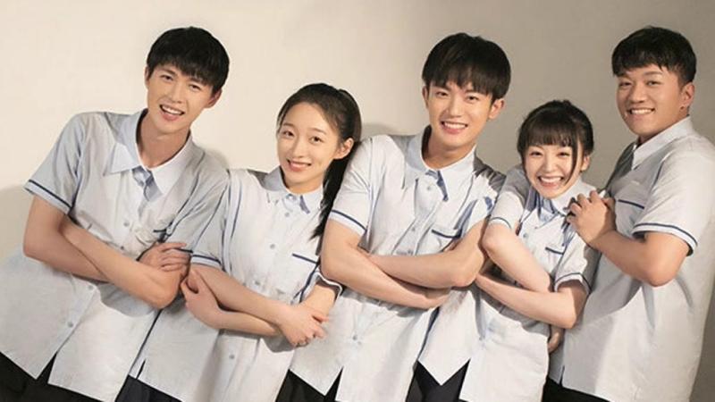 Bộ phim thanh xuân vườn trường về một nhóm bạn 5 người sống cùng
