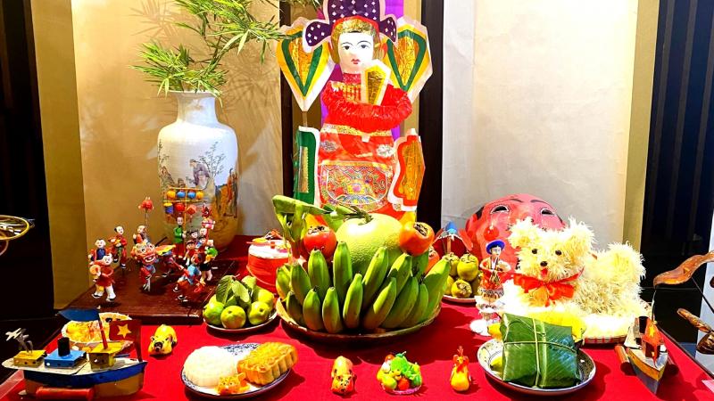 Bánh trung thu trên mâm cỗ ngày Rằm tháng Tám