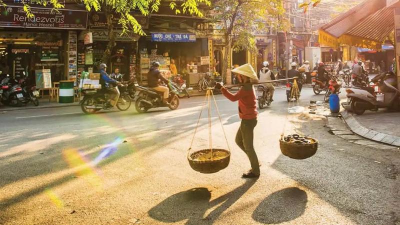 Gánh hàng rong được gánh khắp các con phố Hà Nội