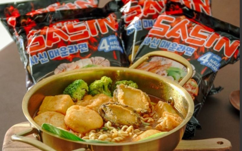 Mì cay Sasin gói có hương vị cay nhẹ, nước dùng tròn vị dễ ăn