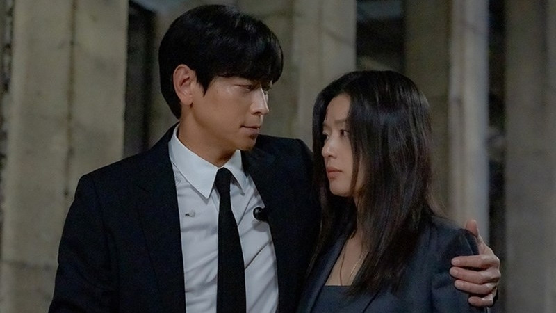 Bộ đôi diễn viên Jun Ji-hyun và Kang Dong-won trở thành tâm điểm chú ý