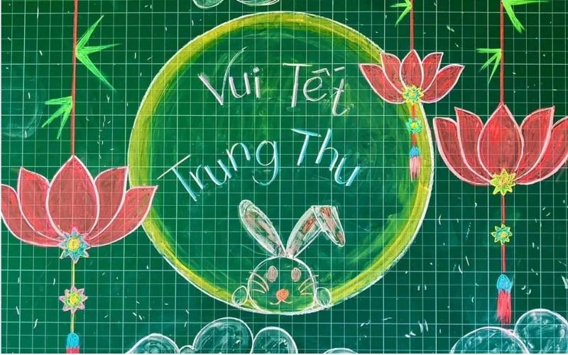 Hình ảnh Thỏ ngọc cùng đèn lồng tạo nên nét hồn nhiên