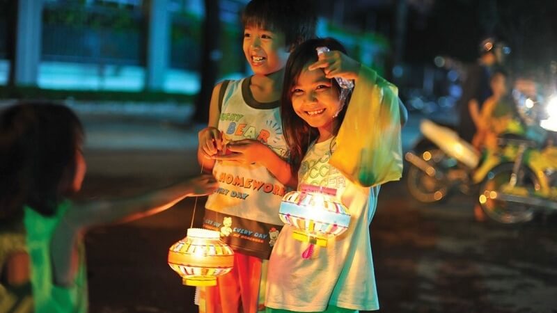 Ảnh bé vui Tết Trung thu trong trẻo, đáng yêu 2