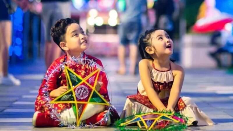 Ảnh bé vui Tết Trung thu trong trẻo, đáng yêu 1