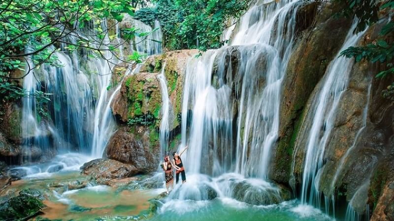 Tham quan Thác Dải Yếm