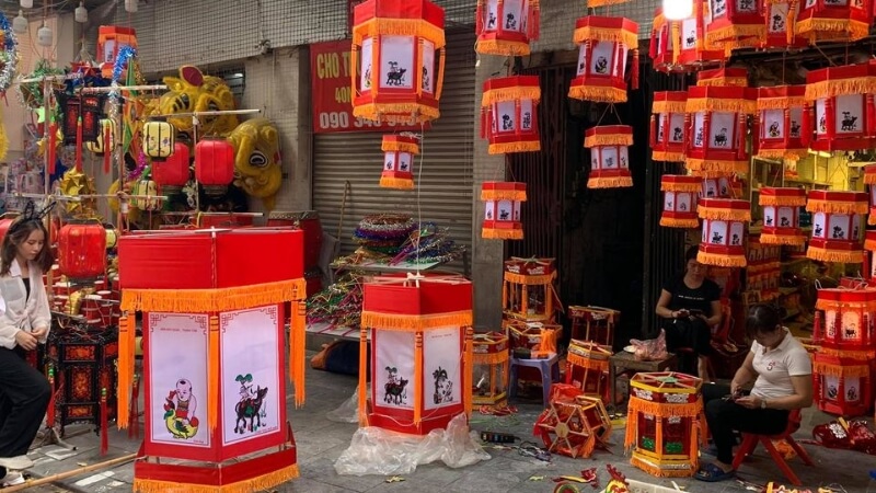 Đèn kéo quân (cũng gọi là đèn cù)