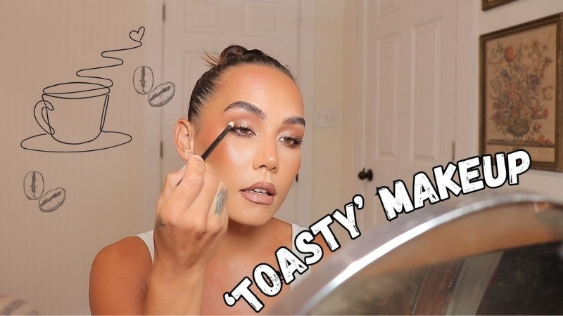 Toasty makeup tập trung vào các gam màu ấm