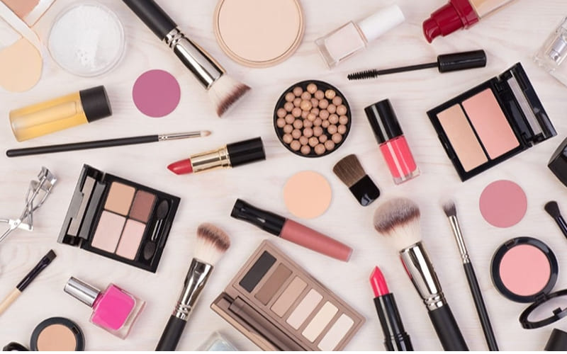 Bộ mỹ phẩm và dụng cụ thiết yếu cho lớp makeup hoàn hảo.Bộ mỹ phẩm và dụng cụ thiết yếu cho lớp makeup hoàn hảo.