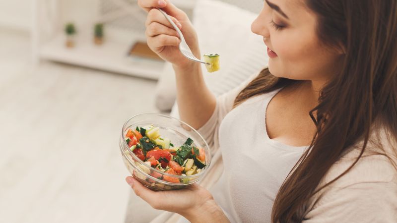 Mẹ bầu ăn cay không làm bé bị rôm sảy