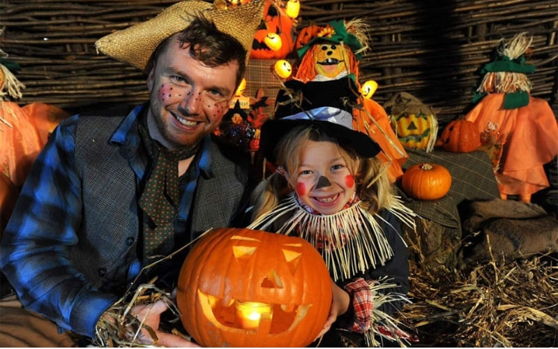 Các sự kiện cộng đồng Halloween lan tỏa tinh thần gắn kết.