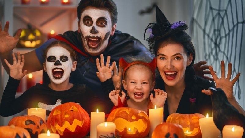 Chúc bạn Halloween này đầy kẹo, ít ma, và… không bị bạn bè ‘hù’ đến té ghế