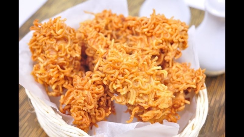 Mì viên Thái Lan là snack ăn liền có hình dạng viên tròn hoặc vuông nhỏ