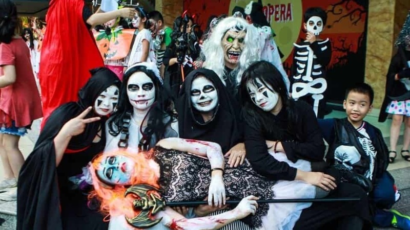 Thi hóa trang (Costume Contest)