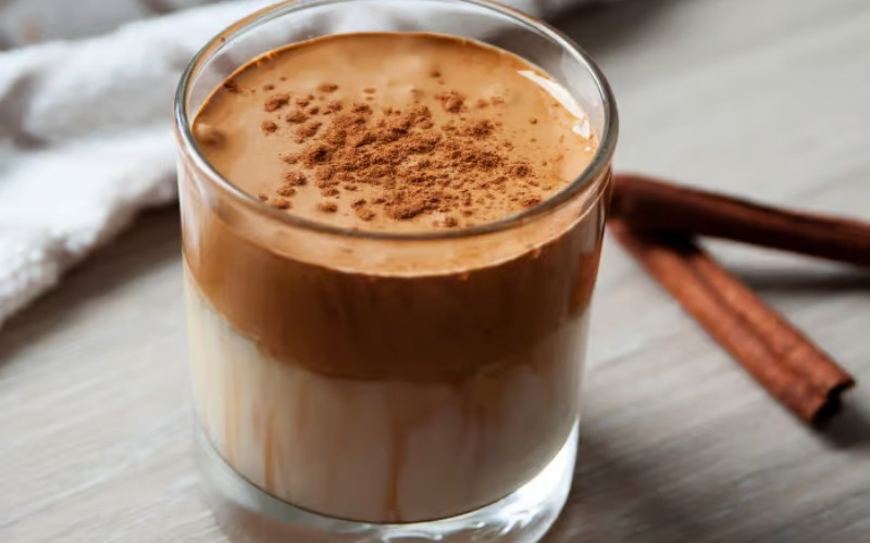 Pha cacao sữa với bột cacao Dans giúp ly cacao thơm ngon, mịn mượt và đậm đà hương vị nguyên chất