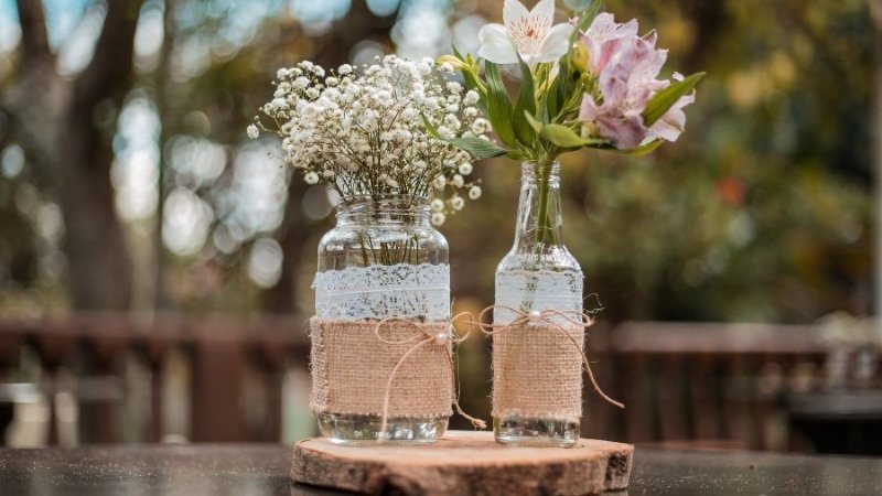 Lọ hoa từ chai lọ cũ
