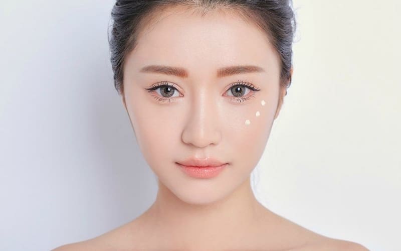 Sản phẩm nền mỏng nhẹ nâng tông da đẹp tự nhiên.