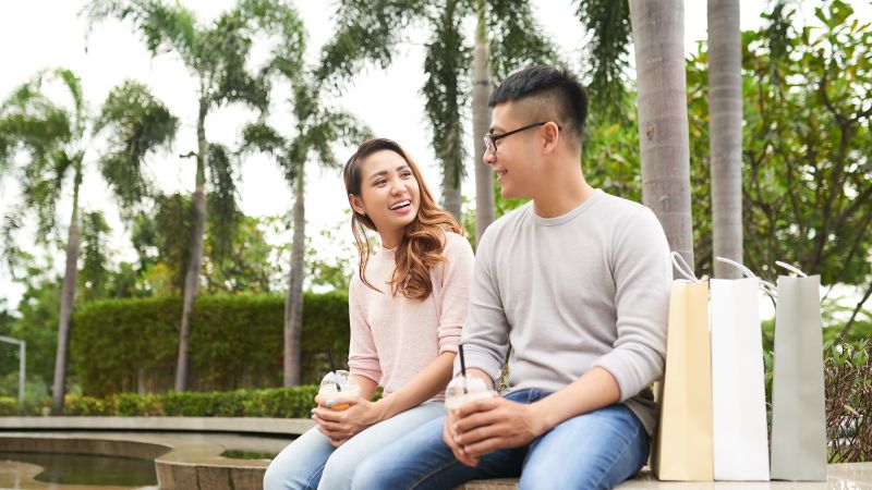 Phụ nữ giao tiếp cởi mở và trân trọng nỗ lực của đối phương