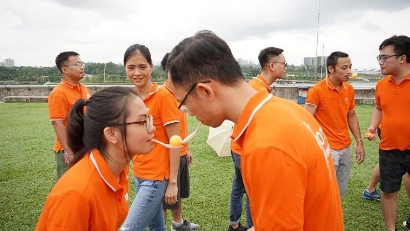 Trò chơi chuyền bóng bằng thìa Trò chơi chuyền bóng bằng thìa
