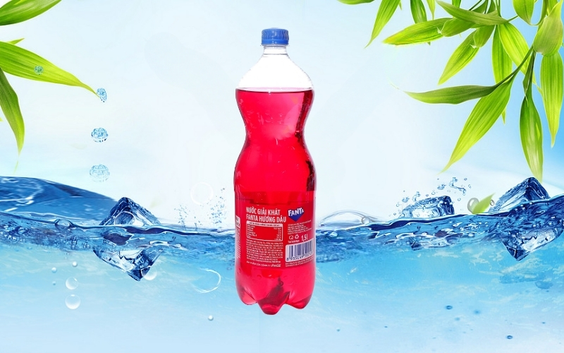 Fanta dâu kết hợp nước tinh khiết, đường, hương dâu tự nhiên.