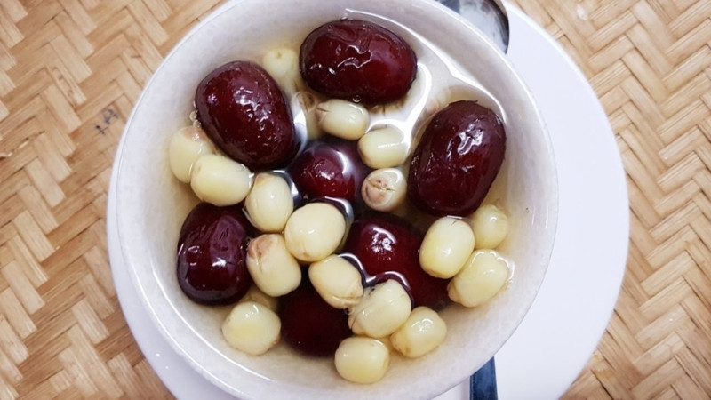 Chè hạt sen táo đỏ Chè hạt sen táo đỏ