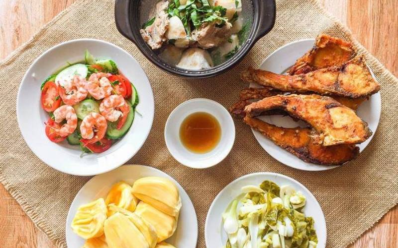 Nấu ăn cho người già nên chín mềm, nhạt và dùng gia vị ấm