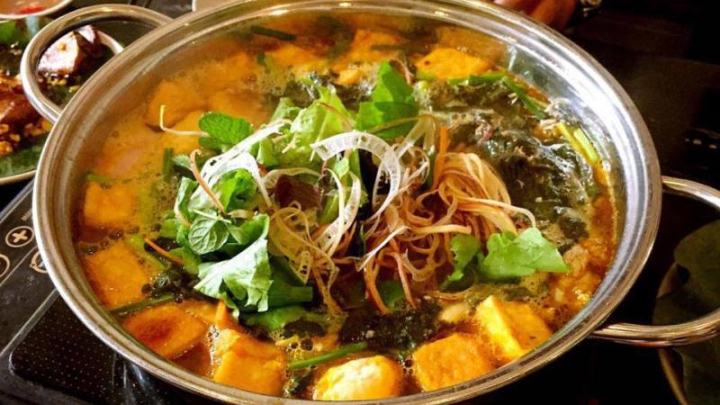 Thành phẩm món lẩu riêu cua bắp bò cay Thành phẩm món lẩu riêu cua bắp bò cay
