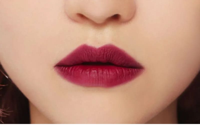 Son hồng Berry mang lại vẻ ngoài tươi tắn, đầy nữ tính. Son hồng Berry mang lại vẻ ngoài tươi tắn, đầy nữ tính.