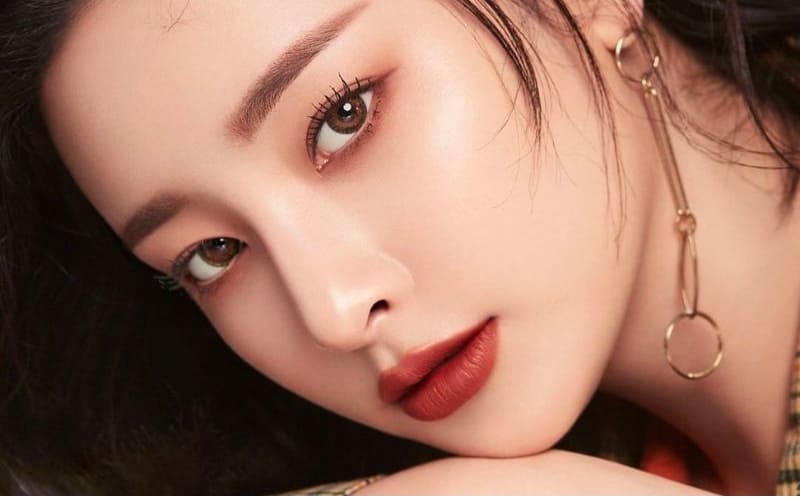 Môi màu Berry là sắc son gợi cảm hứng từ quả mọng ngọt ngào. Môi màu Berry là sắc son gợi cảm hứng từ quả mọng ngọt ngào.
